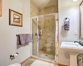 Ski-In/Ski-Out Donnelly Townhome w/ Hot Tub! - Donnelly - Koupelna