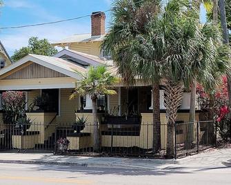 Palm Villa Hostel - Tampa - Building