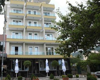 Hotel Pogradeci - Pogradec - Edificio