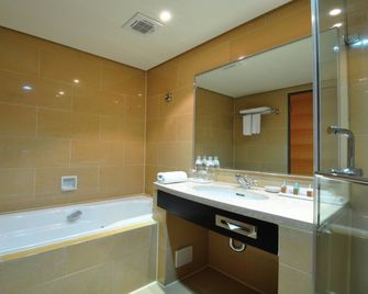 Forward Hotel - Banqiao District - Kylpyhuone