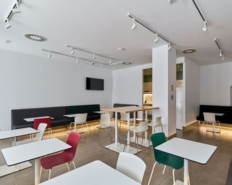 The Book Factory Hostel by gaiarooms - Valladolid - Bathroom