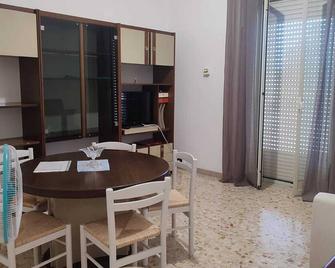 Apartment in Frosinone near train station and highway - Frosinone - Sala pranzo