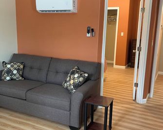 Tremendous 1-bedroom cabin with AC in Port Lavaca - Port Lavaca - Вітальня