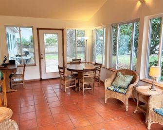 Heron Cottage - Jekyll Island - Dining room