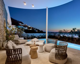 Once in Mykonos - Designed for Adults - Ορνός
