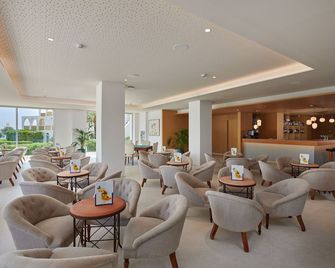 Hipotels Bahía Grande - קאלה מיור - מסעדה