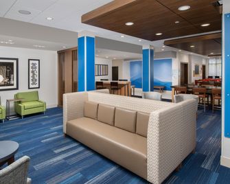 Holiday Inn Express Pensacola Downtown By IHG - Pensacola - Lounge