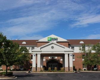 Holiday Inn Express Hotel & Suites Chicago-Algonquin, An IHG Hotel - Algonquin - Building