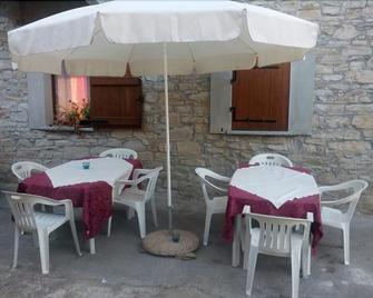 Agriturismo Ca' D'fredu' - Roccaverano - Binnenhof