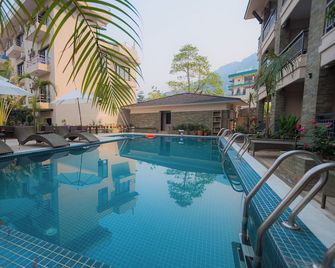 Hotel Pokhara Village & Spa - Pokhara - Pool