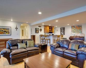 Grand Junction Abode ~ 2 Miles To Wineries & Golf! - Grand Junction - Living room