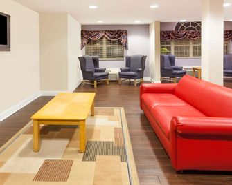 Microtel Inn & Suites by Wyndham Conyers Atlanta Area - Conyers - Living room