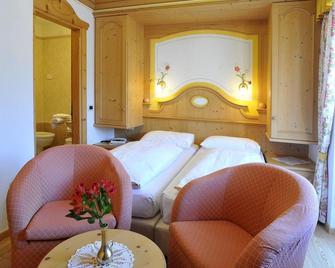 Hotel Cesa Padon - Livinallongo del Col di Lana - Bedroom