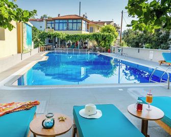 Thalassies Nouveau - Limenaria - Bazén