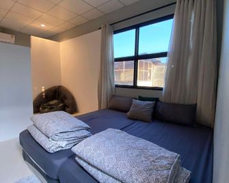 89 Bed & Studio Hostel - Phra Pradaeng - Bedroom