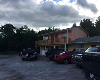 Knights Inn Cobourg - Cobourg - Budova