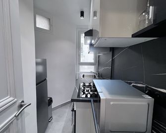 6p - 2br - Paris 18 - Paris - Kitchen
