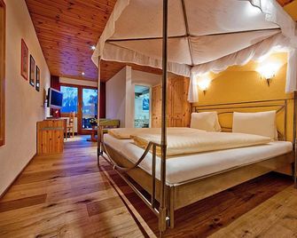 هوتل أستوريا سوبيريور - اروسا - غرفة نوم