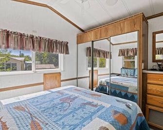 Hidden River Gem, Mountain Views, Fishing, and Hiking - Sylva - Bedroom