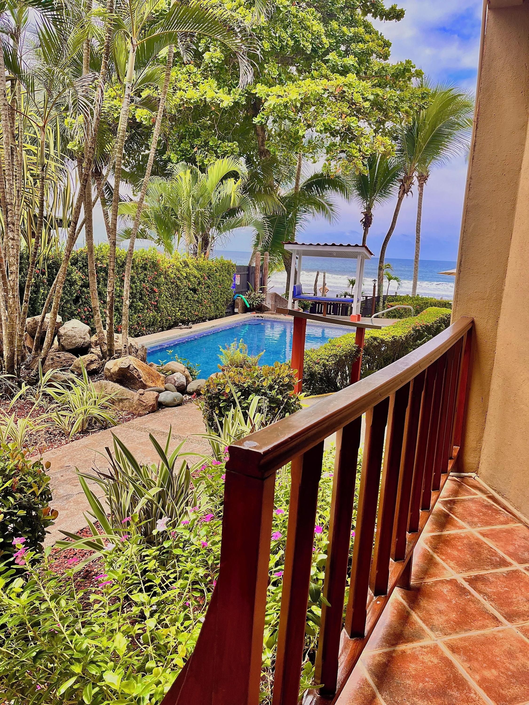The Backyard Beachfront Hotel - ג'אקו