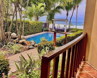 The Backyard Beachfront Hotel - Jaco