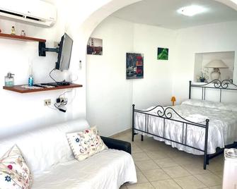 Conti Holiday Homes - Ponza - Bedroom