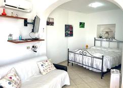 Conti Holiday Homes - Ponza - Sovrum