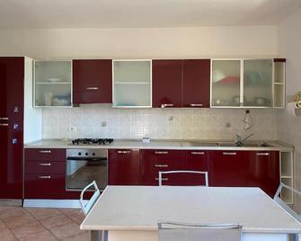 spacious house overlooking Rome and parking space - Tolfa - Cucina