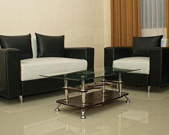 Grand City Hotel Batu - Batu - Wohnzimmer
