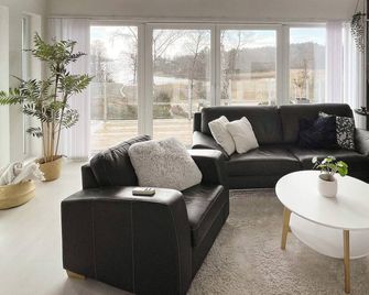 5 Star Holiday Home in Ronneby - Ronneby - Wohnzimmer