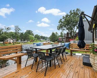 Lakefront Luxury | Near Wi Dells - Mauston - Patio