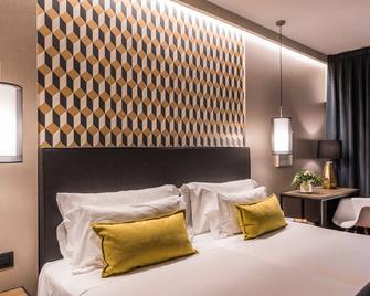 Up Rooms Vic Hotel - Бік - Спальня