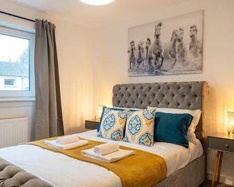 Modern 4 Bed House-Free Parking - Uphall - Bedroom