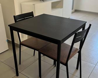 Bright and modern furnished T2 - - Estrasburgo - Comedor