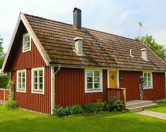 Stinas Stuga rural, romantic family friendly - Holsbybrunn - Edificio