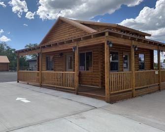 Countryside Cabins - Panguitch - Front desk