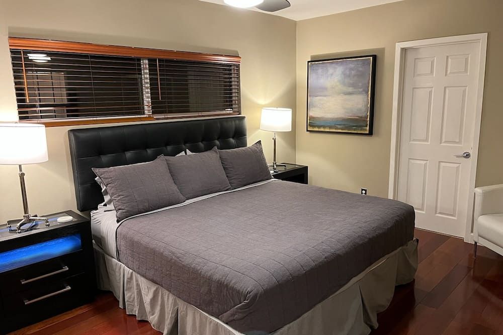 4 bedroom, 3 bath Modern Home with Hot Tub - لونغ بيتش - غرفة نوم