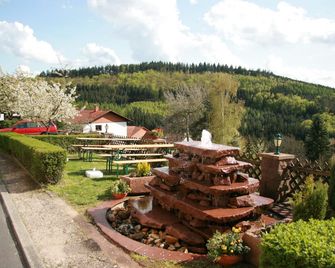 Hotel Zum Weissen Lamm - Rothenberg - Vista del exterior