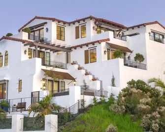 North Beach Villa - San Clemente - Building