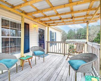 WFH-Friendly Rural and Secluded Gem in Claxton! - Claxton - Balcony