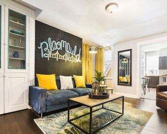 Recently refurbished, great location, walking distance to bars & restaurants! - Pittsburgh - Sala de estar