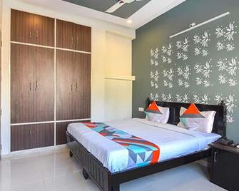 Fabexpress Bzoy Inn - Dehradun - Ložnice