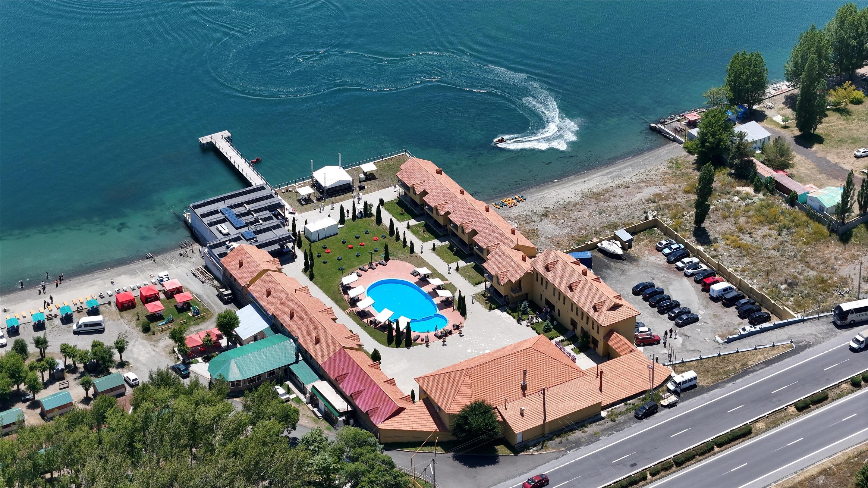Best Western Bohemian Resort - Sevan - Edificio