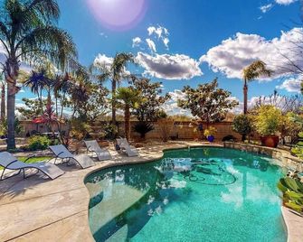 Retreat Home - Great Location, Large Yard & Pool-Gated and backed to trails. - Roseville - Pool