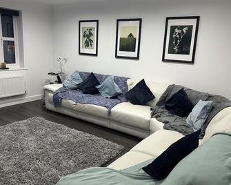 Entire 3 bedroom deluxe house - Cleckheaton - Oturma odası