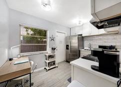 Lovely 1 bedroom - Just Beachy by PMI - Fort Lauderdale - Cocina