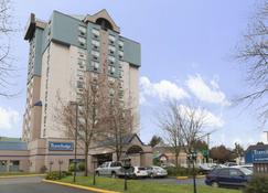 Travelodge Hotel by Wyndham Vancouver Airport - Richmond - Toà nhà