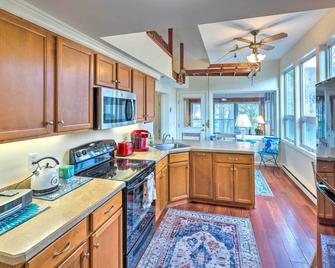 Waterfront Retreat with Boat Dock and Fire Pit! - Southbury - Cocina