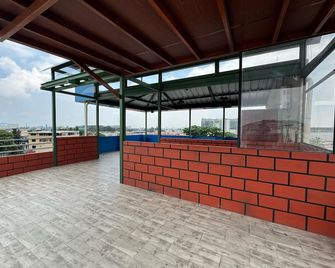 Hotel Murali - Cerca del Aeropuerto de Guayaquil - Guayaquil - Ban công