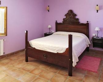 Agroturisme Sant Dionis - Campllong - Habitación